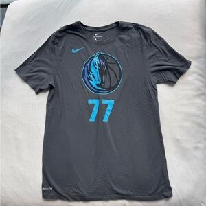 Nike Dallas Mavericks T-Shirt - Doncic - Size L
